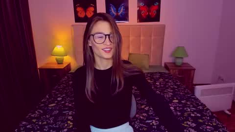 Mia online show from January 2025 06:37:02 PM