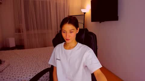 Mia online show from October 2025 09:03:02 PM