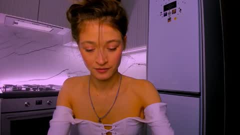 Mia online show from February 2026 07:45:02 PM