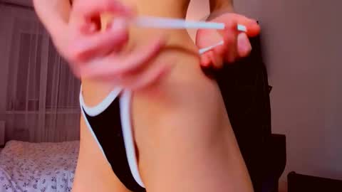 Mia online show from April 2026 07:58:01 PM