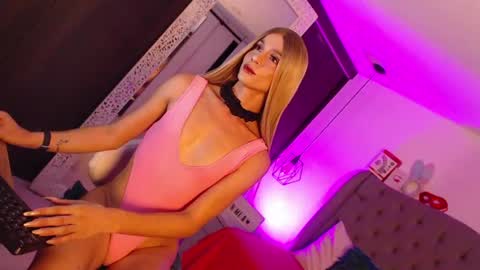 Snapshot of miaromanove_ss chatting on June 2026 03:37:01 AM Mia Romanove online show from June 2026 03:37:01 AM
