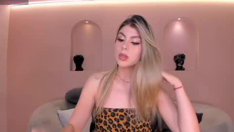 Mia Silva online show from May 2026 12:23:01 PM