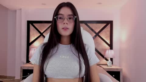 Mia online show from January 2025 08:15:01 PM