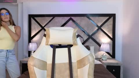 Mia online show from March 2026 08:17:01 PM