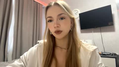 Milana online show from February 2026 12:00:01 PM