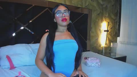 Snapshot of miathompson01 chatting on December 2025 05:37:02 AM Mia Thompson online show from December 2025 05:37:02 AM