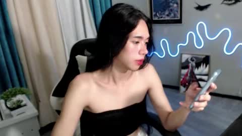 Mia online show from January 2025 10:01:01 PM