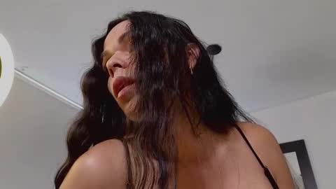 Mia online show from February 2025 01:54:02 PM