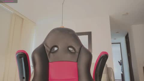 Mia online show from May 2026 04:49:02 PM