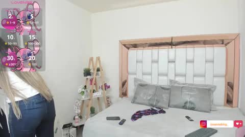 Mia Villalobos online show from September 2025 03:13:02 PM