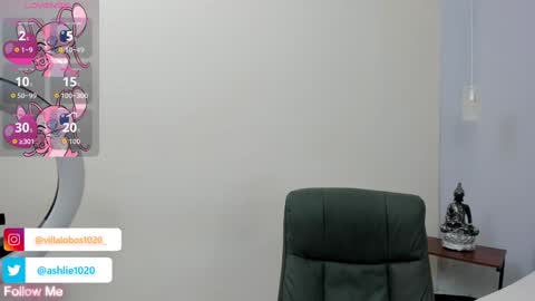 Mia Villalobos online show from October 2025 12:06:01 PM