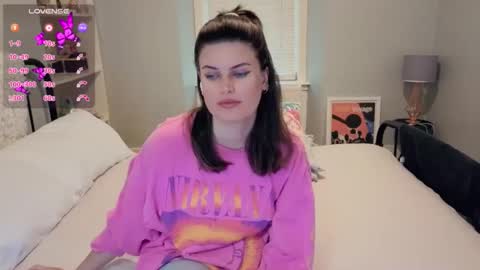 Snapshot of miawallace__ chatting on October 2025 12:45:01 PM Mia online show from October 2025 12:45:01 PM