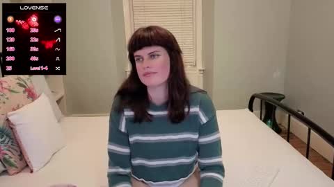 Snapshot of miawallace__ chatting on November 2025 09:52:01 PM Mia online show from November 2025 09:52:01 PM