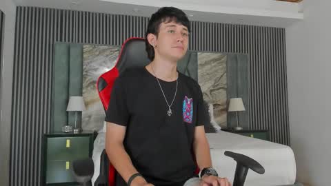 Michael online show from October 2025 03:21:01 PM