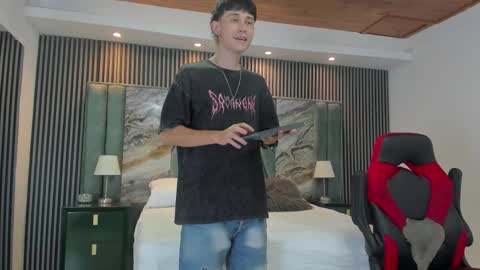 Michael online show from October 2025 09:13:01 PM