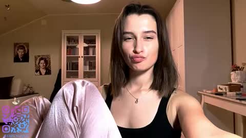 Emily online show from November 2025 02:28:02 PM