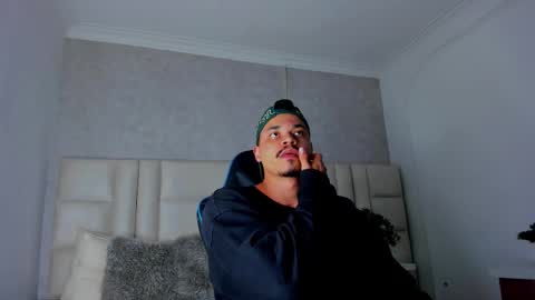 Michael online show from October 2025 03:27:01 AM