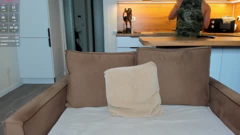 michaelbradley_for_u online show from December 2024 07:10:01 AM