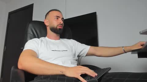 MichaelEvansx online show from September 2025 08:25:01 PM