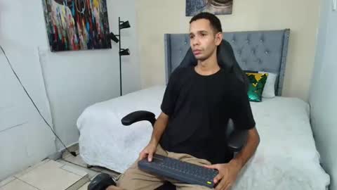 michaell_bellk_ online show from November 2025 06:43:02 PM