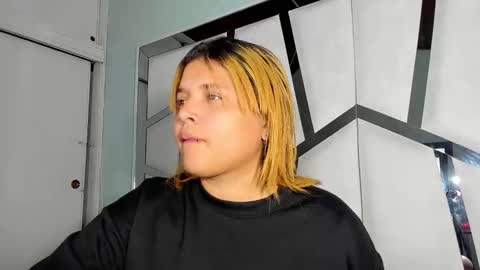 michell_hott1 online show from March 2026 03:10:01 AM