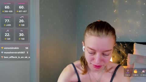 Snapshot of michelle_blond chatting on December 2024 11:29:01 AM michelle_blond online show from December 2024 11:29:01 AM