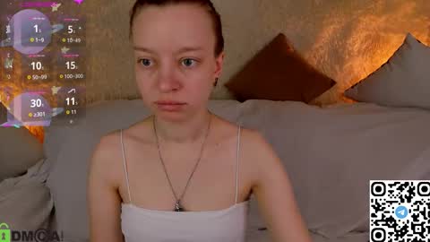 Snapshot of michelle_blond chatting on December 2025 08:08:01 AM michelle_blond online show from December 2025 08:08:01 AM
