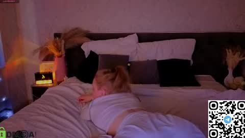 Snapshot of michelle_blond chatting on April 2026 02:38:02 AM michelle_blond online show from April 2026 02:38:02 AM