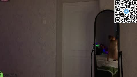 Snapshot of michelle_blond chatting on May 2026 01:47:02 AM michelle_blond online show from May 2026 01:47:02 AM