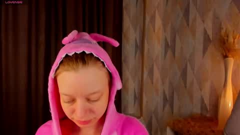 Snapshot of michelle_blond chatting on May 2026 01:02:02 AM michelle_blond online show from May 2026 01:02:02 AM