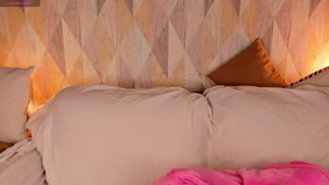 Snapshot of michelle_blond chatting on May 2026 01:57:16 AM michelle_blond online show from May 2026 01:57:16 AM