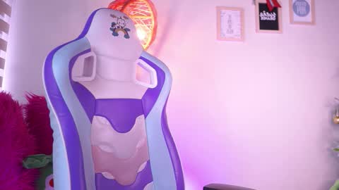 Snapshot of michelle_chang_ chatting on December 2025 06:59:02 PM MICHELLE CHANG online show from December 2025 06:59:02 PM