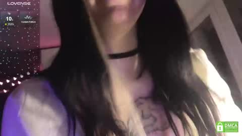 Snapshot of michelle_roze chatting on January 2025 10:01:01 PM Michelle online show from January 2025 10:01:01 PM