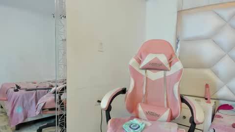 michelleblair1 online show from May 2026 02:33:01 PM