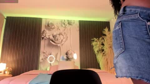 michellepreston_ online show from April 2026 12:13:01 PM