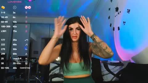 Snapshot of michelleswanx chatting on October 2025 06:58:01 PM Michelle online show from October 2025 06:58:01 PM