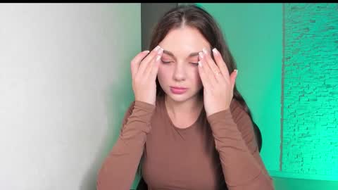 Michellee online show from November 2025 05:46:02 PM