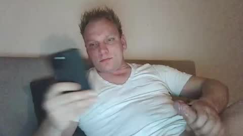 Snapshot of mickkxl chatting on December 2024 08:53:02 PM mickkxl online show from December 2024 08:53:02 PM