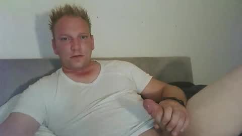 Snapshot of mickkxl chatting on September 2025 11:15:01 AM mickkxl online show from September 2025 11:15:01 AM