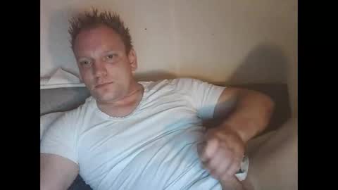 Snapshot of mickkxl chatting on November 2025 12:27:02 PM mickkxl online show from November 2025 12:27:02 PM