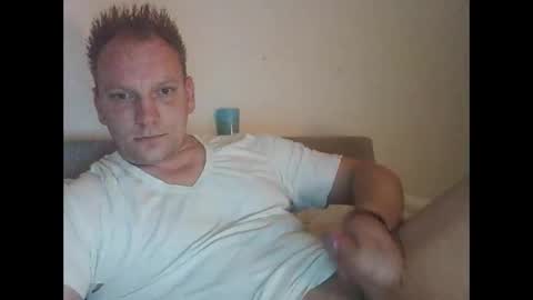 Snapshot of mickkxl chatting on December 2025 11:47:01 AM mickkxl online show from December 2025 11:47:01 AM