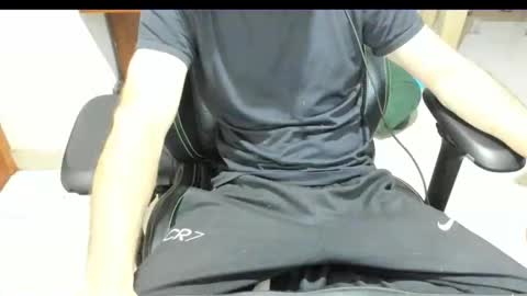 Snapshot of microfama00 chatting on April 2026 10:07:01 PM microfama00 online show from April 2026 10:07:01 PM