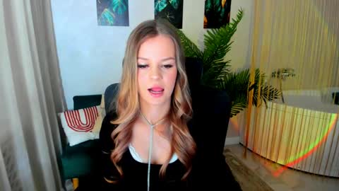 midnighteaura online show from April 2026 07:58:01 PM