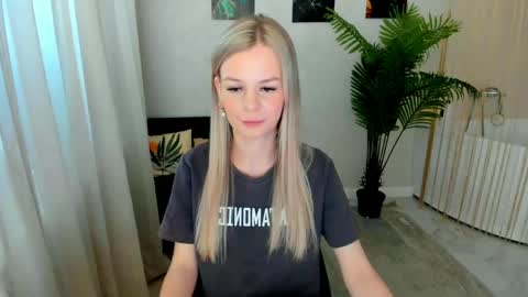 midnighteaura online show from May 2026 12:32:02 PM