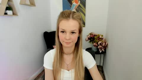 midnighteaura online show from May 2026 12:11:02 PM