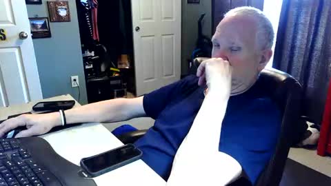 midwestdad09 online show from April 2026 02:36:02 PM