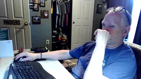 midwestdad09 online show from April 2026 02:43:02 PM