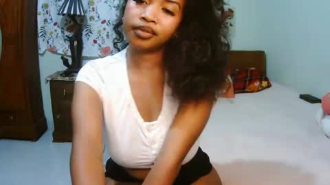 miel_07 online show from May 2026 07:25:01 AM