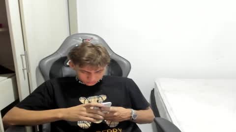 Miguel Hernandez online show from October 2025 03:29:02 AM