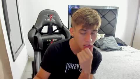 Miguel Hernandez online show from April 2026 03:53:01 PM